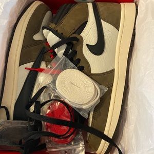 Travis Scott Jordan 1